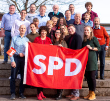 Rolf Siegel, Michaela Harlander, Jeanette Au, Michael Krause, Belinda Weber (1. Reihe v.l.) und die übrigen Kandidaten der SPD Kirchheim